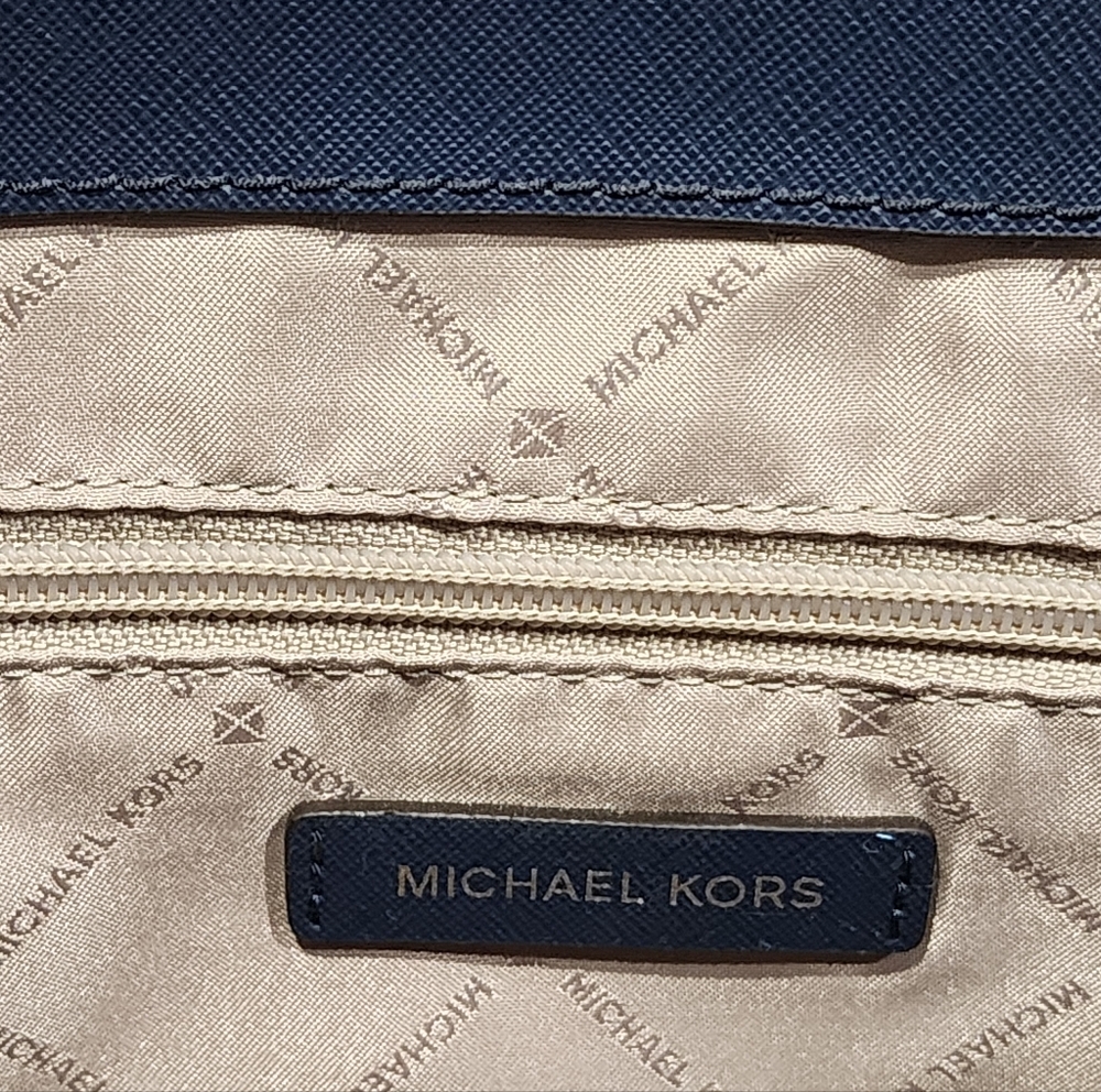 MICHAEL KORS | Jet Set Travel Tote Color | Navy Blue - Picture 8 of 13